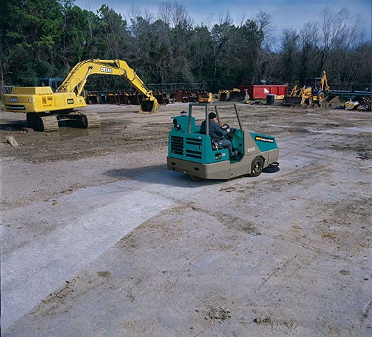 800 Industrial Ride-On Sweeper alt 5